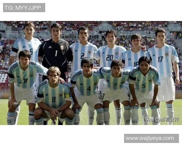 《足球巨星原声球场之旅：亲历传奇球员的赛场激情与荣耀》