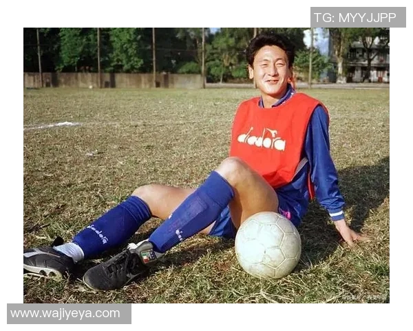 中国最帅足球球星精彩集锦，盘点国内球员的英俊风采与赛场魅力