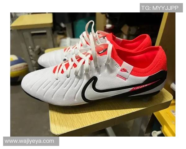 耐克足球鞋球星款全面解析助力球员表现与风采展现 耐克足球鞋球星款全面解析助力球员表现与风采展现